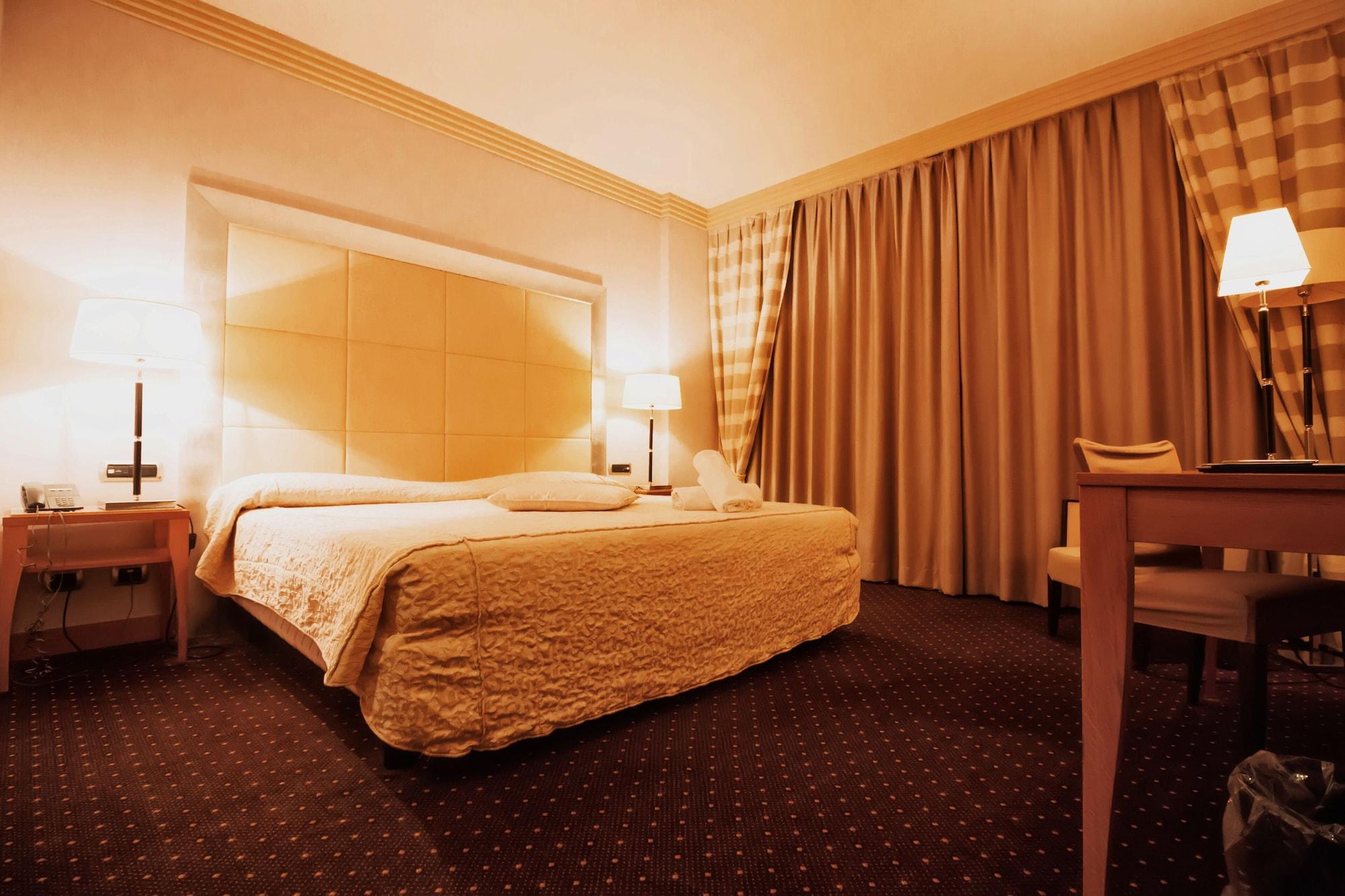 Papillo & Hotel Rom